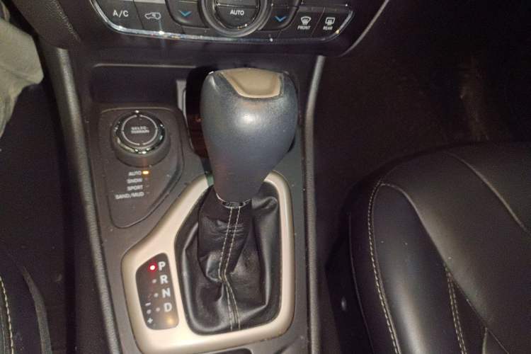 Used Jeep Cherokee 2014 2.4L Urban Edition Gear Lever