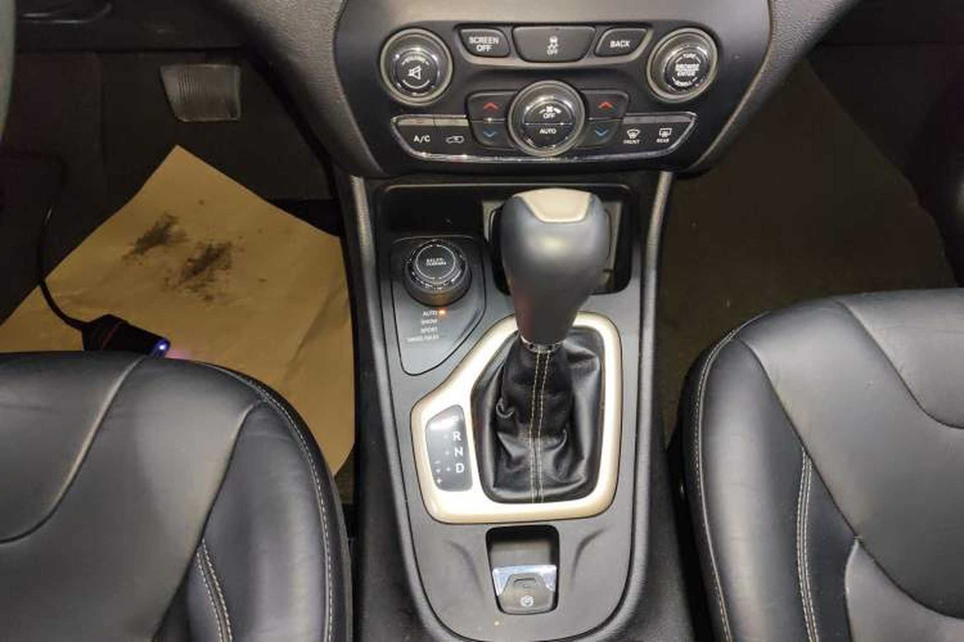 Used Jeep Cherokee 2014 2.4L Luxury Edition Gear Lever