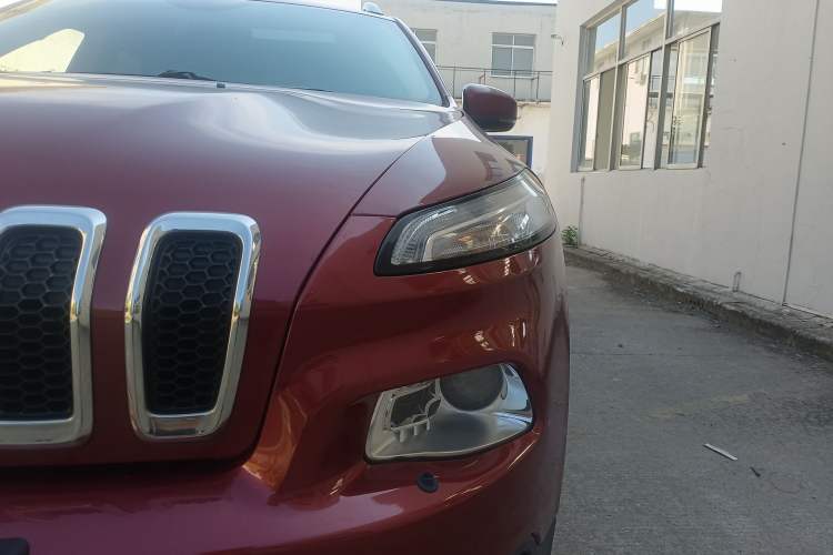Used Jeep Cherokee 2014 2.4L Luxury Edition Left Front Headlight