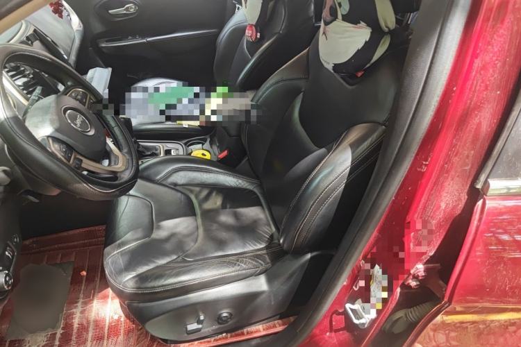 Used Jeep Cherokee 2014 2.4L Luxury Edition Left Front Seat