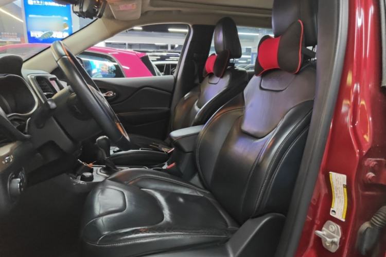 Used Jeep Cherokee 2014 2.4L Urban Edition Left Front Seat