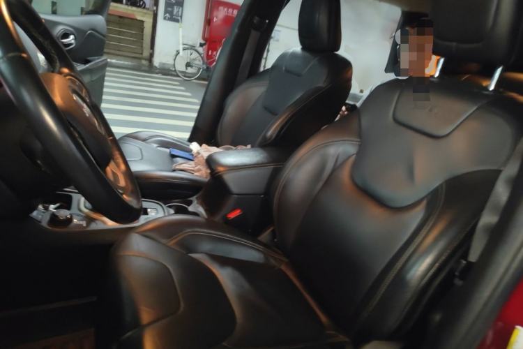 Used Jeep Cherokee 2014 2.4L Luxury Edition Left Front Seat
