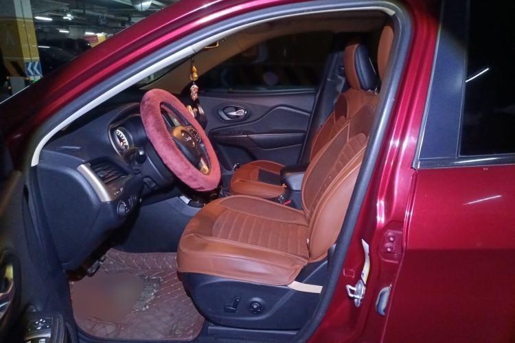 Used Jeep Cherokee 2014 2.4L Luxury Edition Left Front Seat