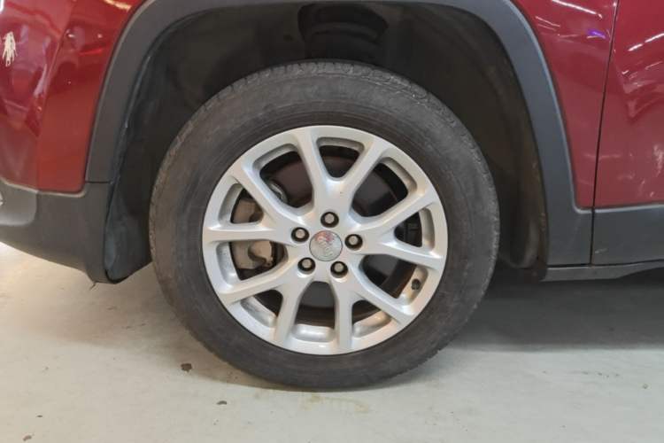 Used Jeep Cherokee 2014 2.4L Urban Edition Left Front Wheel Hub