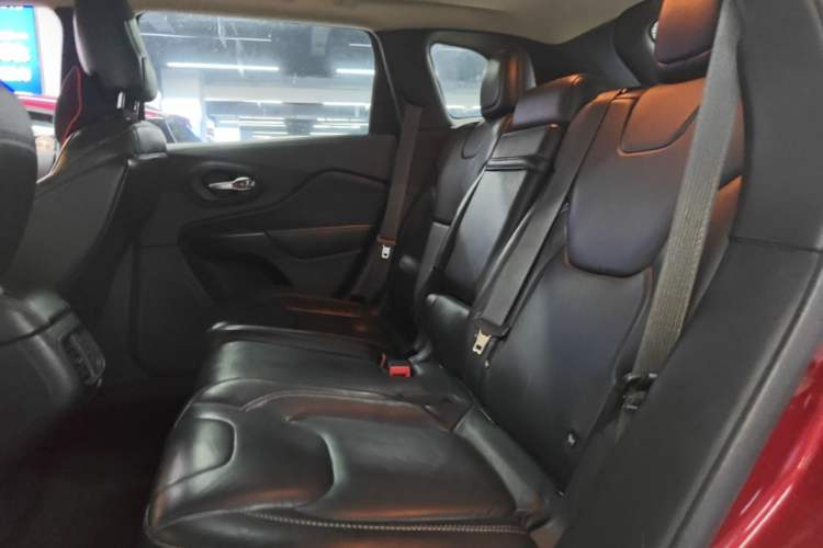 Used Jeep Cherokee 2014 2.4L Urban Edition Left Rear Seat