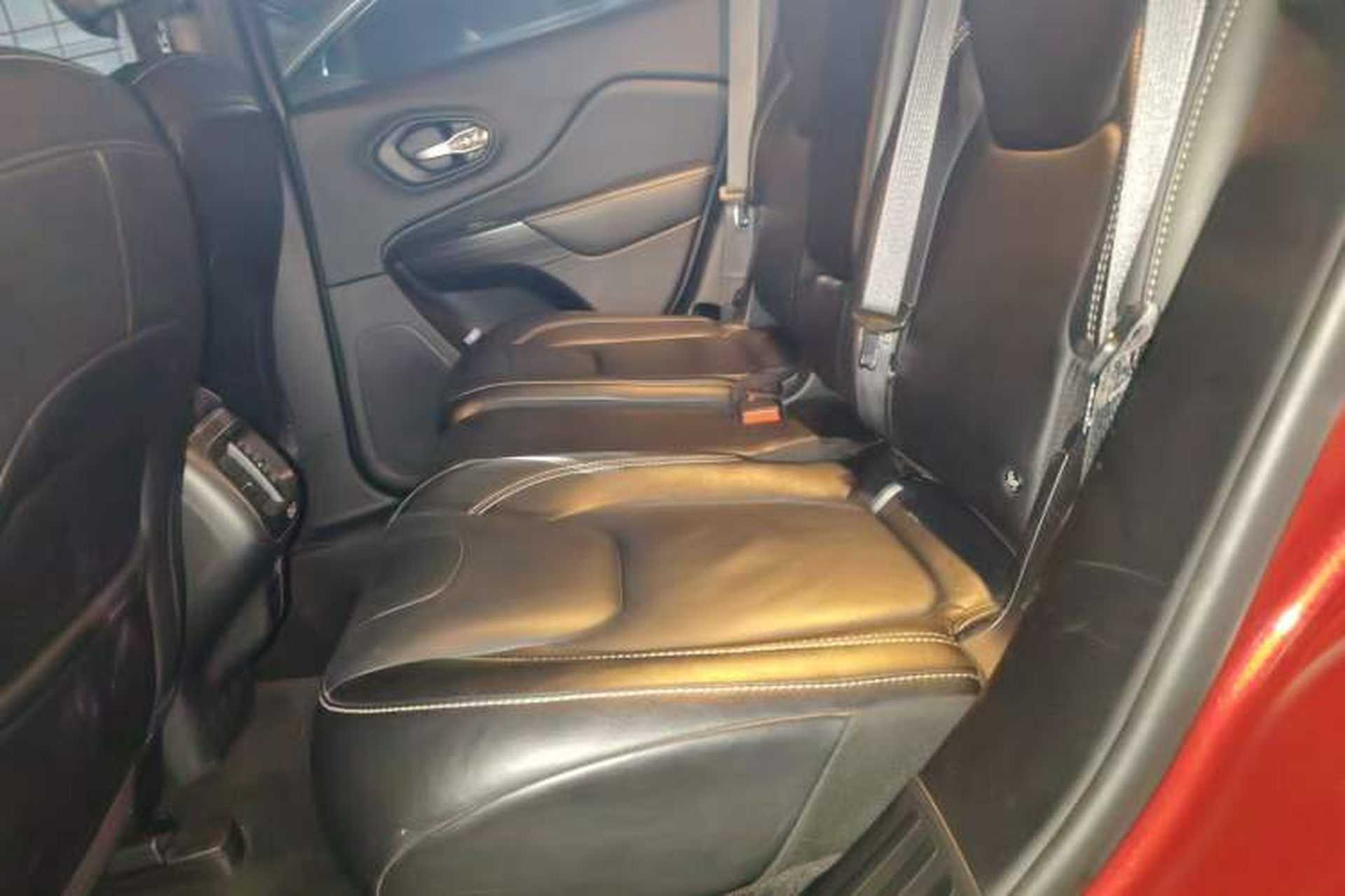 Used Jeep Cherokee 2014 2.4L Luxury Edition Left Rear Seat