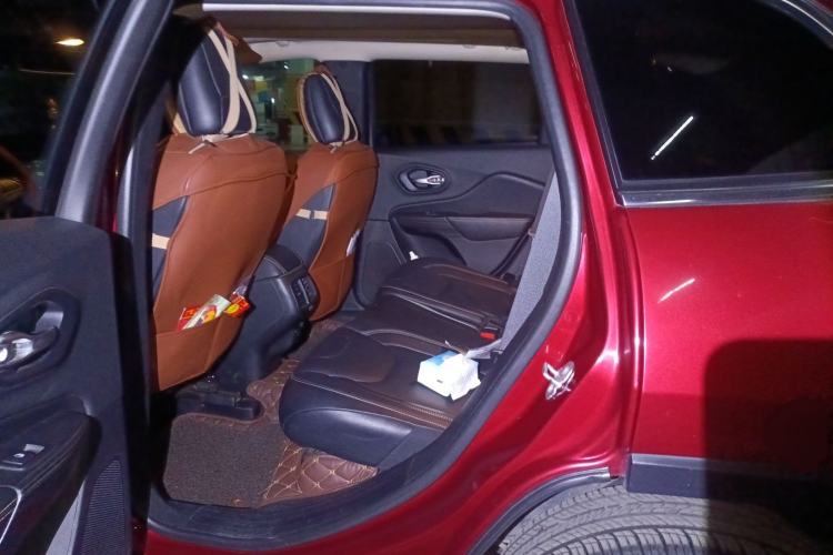 Used Jeep Cherokee 2014 2.4L Luxury Edition Left Rear Seat