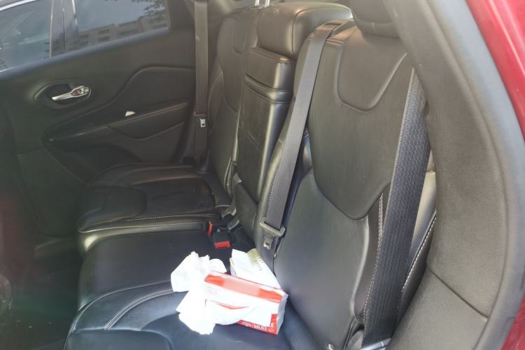 Used Jeep Cherokee 2014 2.4L Luxury Edition Left Rear Seat