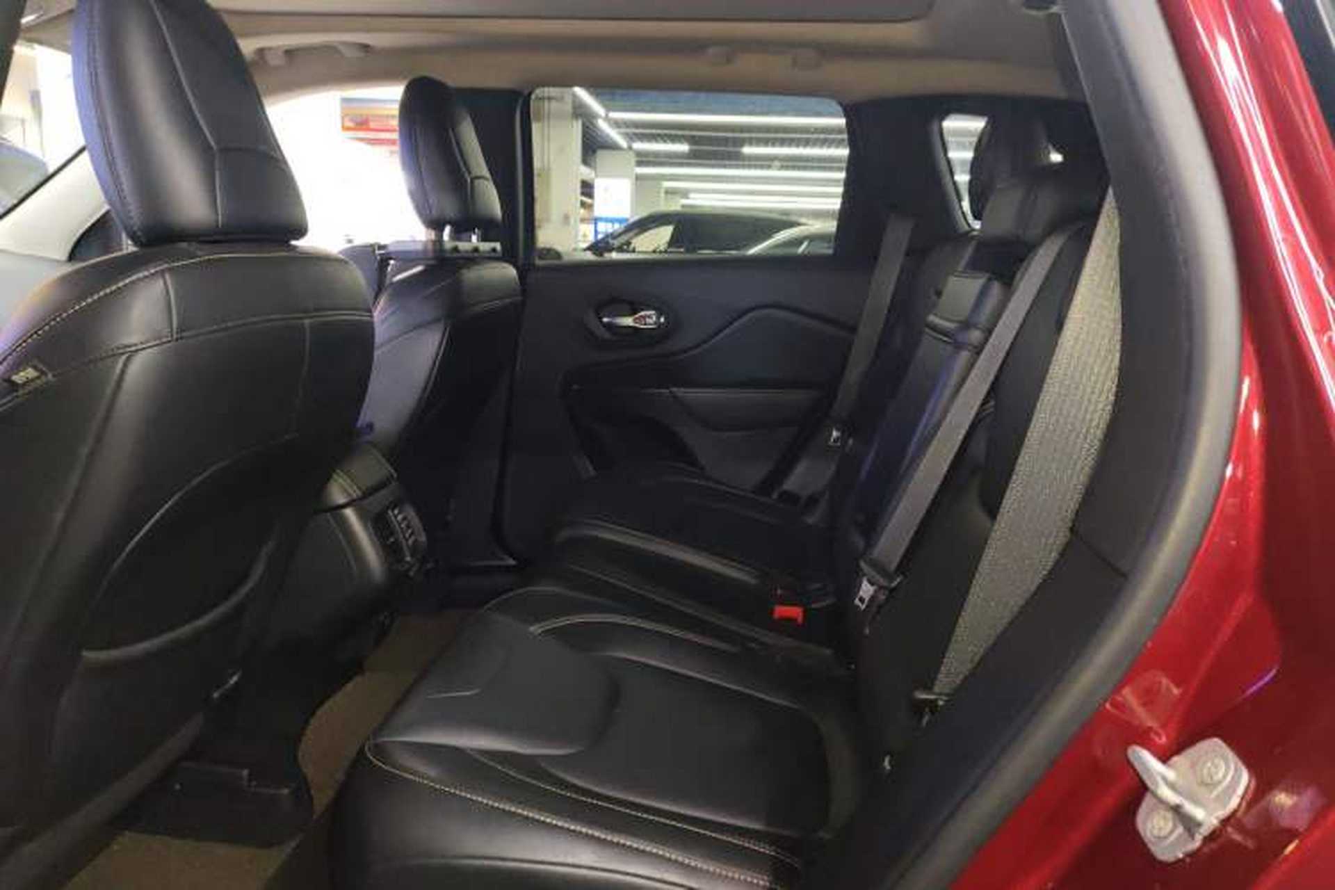 Used Jeep Cherokee 2014 2.4L Luxury Edition Left Rear Seat