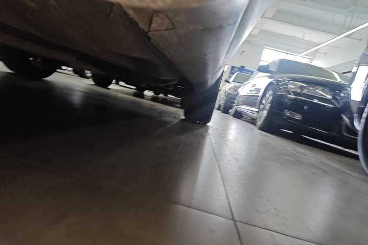 Used Jeep Cherokee 2014 2.4L Luxury Edition Left Side Sill