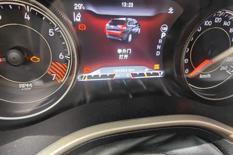 Used Jeep Cherokee 2014 2.4L Luxury Edition Odometer Close Up