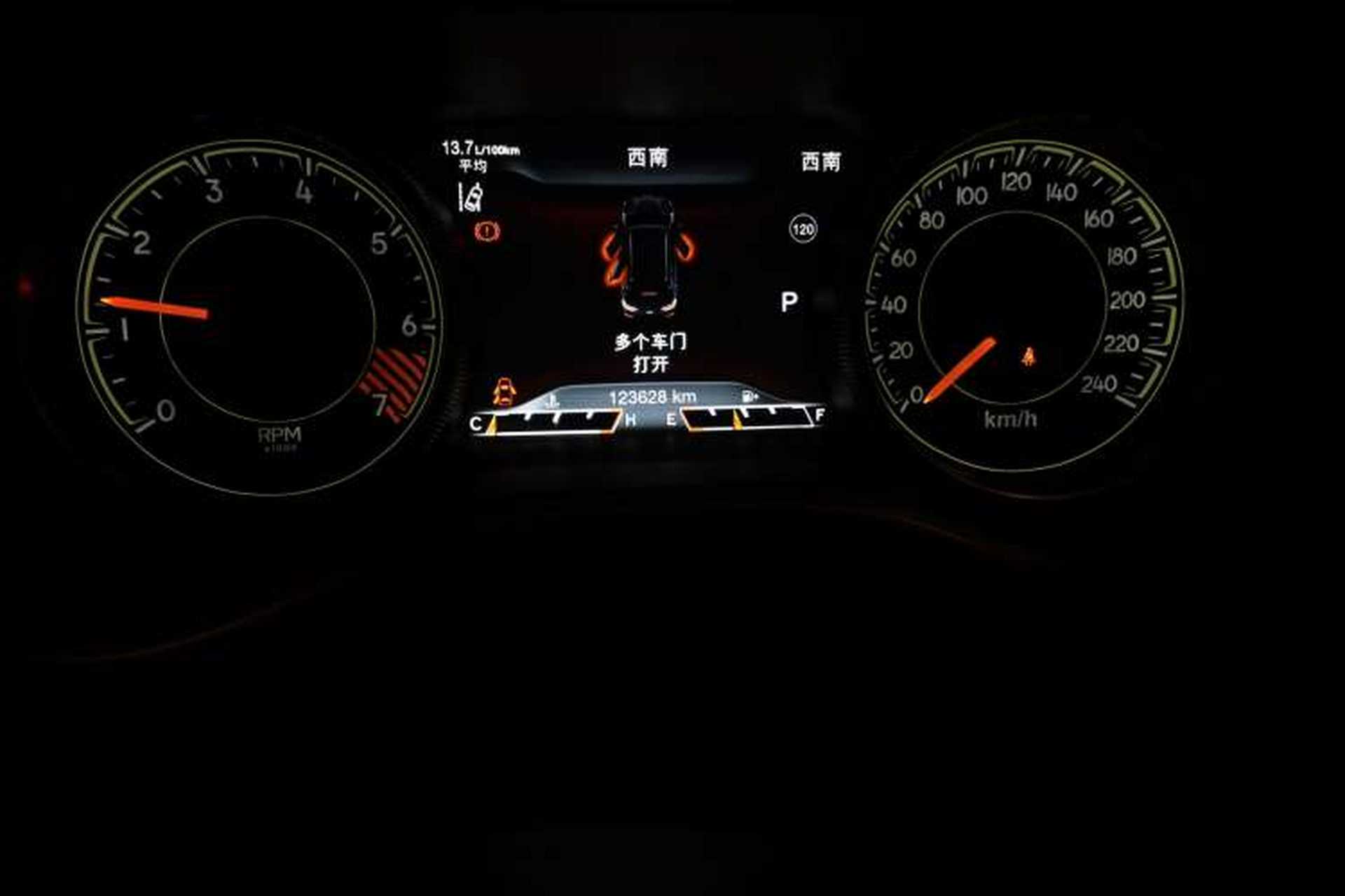 Used Jeep Cherokee 2014 2.4L Luxury Edition Odometer Close Up