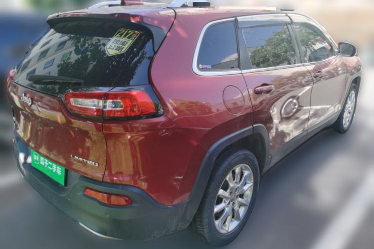 Used Jeep Cherokee 2014 2.4L Luxury Edition Rear Right 45 Deg