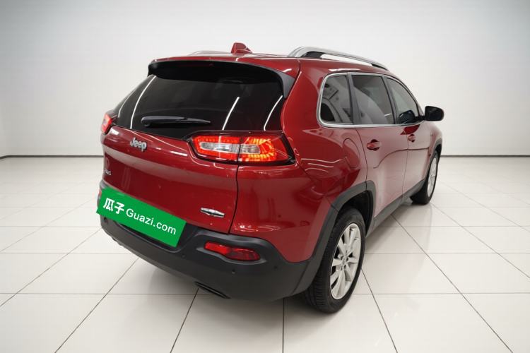 Used Jeep Cherokee 2014 2.4L Luxury Edition Rear Right 45 Deg
