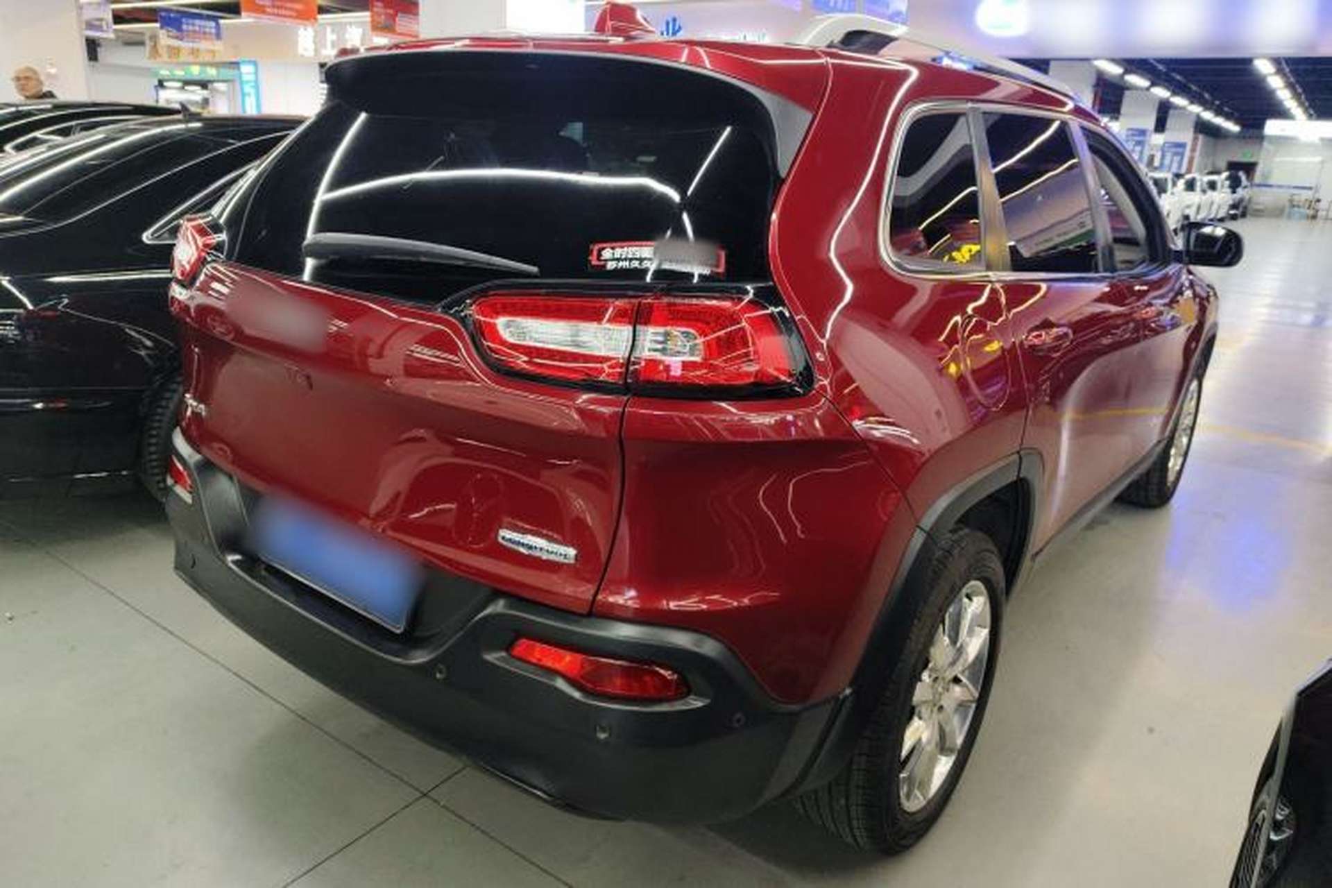Used Jeep Cherokee 2014 2.4L Luxury Edition Rear Right 45 Deg