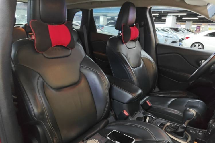 Used Jeep Cherokee 2014 2.4L Urban Edition Right Front Seat