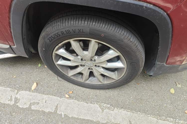Used Jeep Cherokee 2014 2.4L Luxury Edition Right Front Wheel Hub