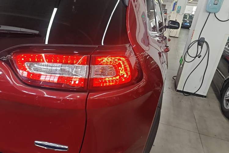 Used Jeep Cherokee 2014 2.4L Luxury Edition Right Rear Taillight