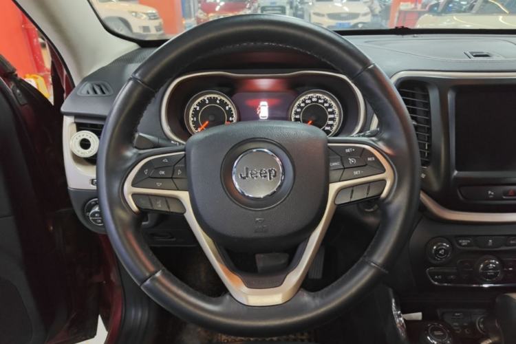 Used Jeep Cherokee 2014 2.4L Urban Edition Steering Wheel