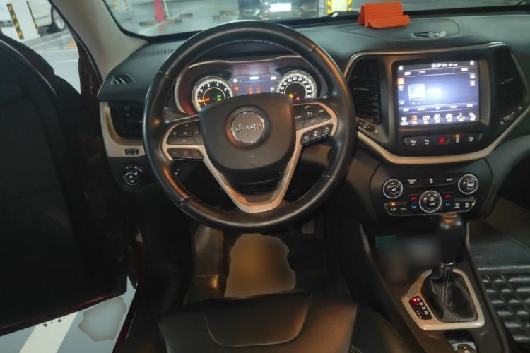 Used Jeep Cherokee 2014 2.4L Luxury Edition Steering Wheel