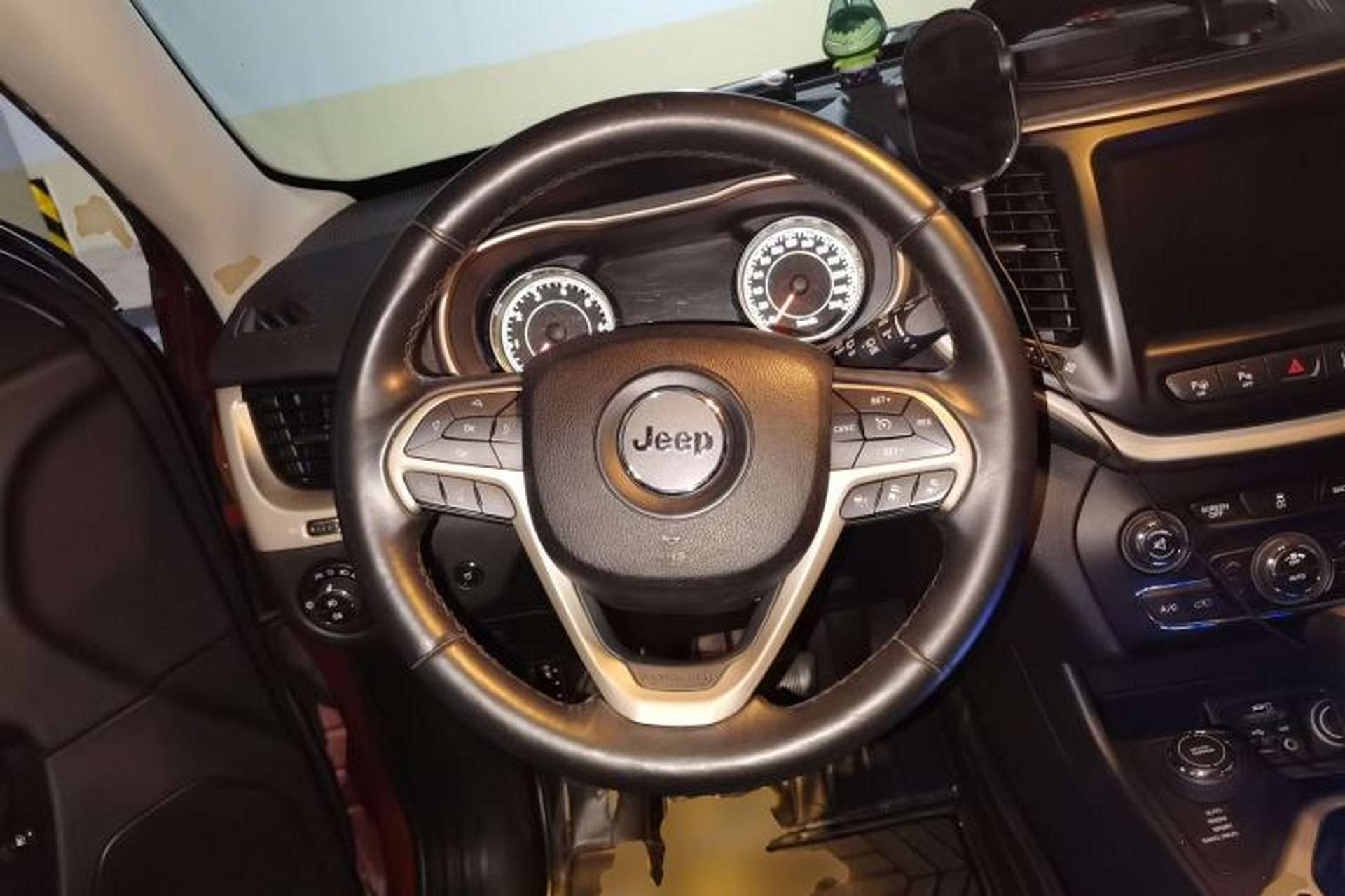 Used Jeep Cherokee 2014 2.4L Luxury Edition Steering Wheel