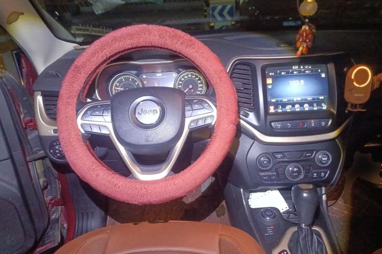 Used Jeep Cherokee 2014 2.4L Luxury Edition Steering Wheel