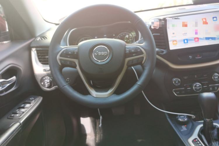 Used Jeep Cherokee 2014 2.4L Luxury Edition Steering Wheel