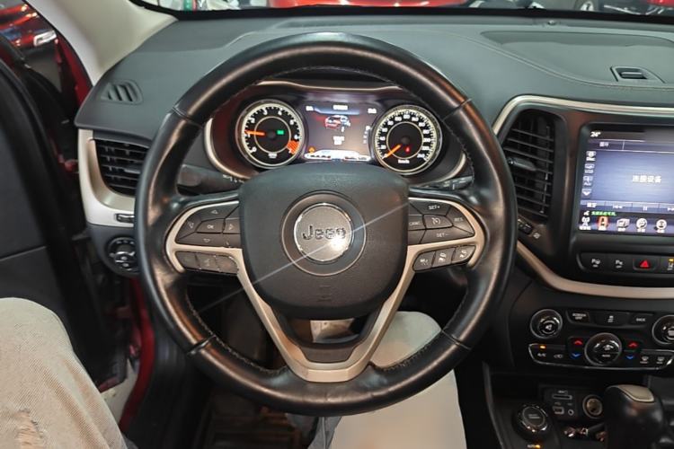 Used Jeep Cherokee 2014 2.4L Luxury Edition Steering Wheel