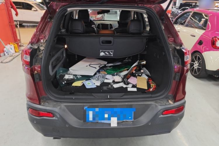 Used Jeep Cherokee 2014 2.4L Urban Edition Trunk