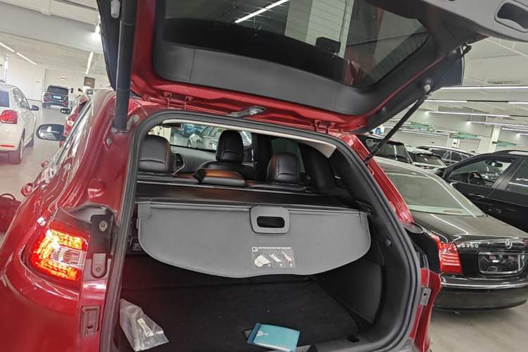Used Jeep Cherokee 2014 2.4L Luxury Edition Trunk