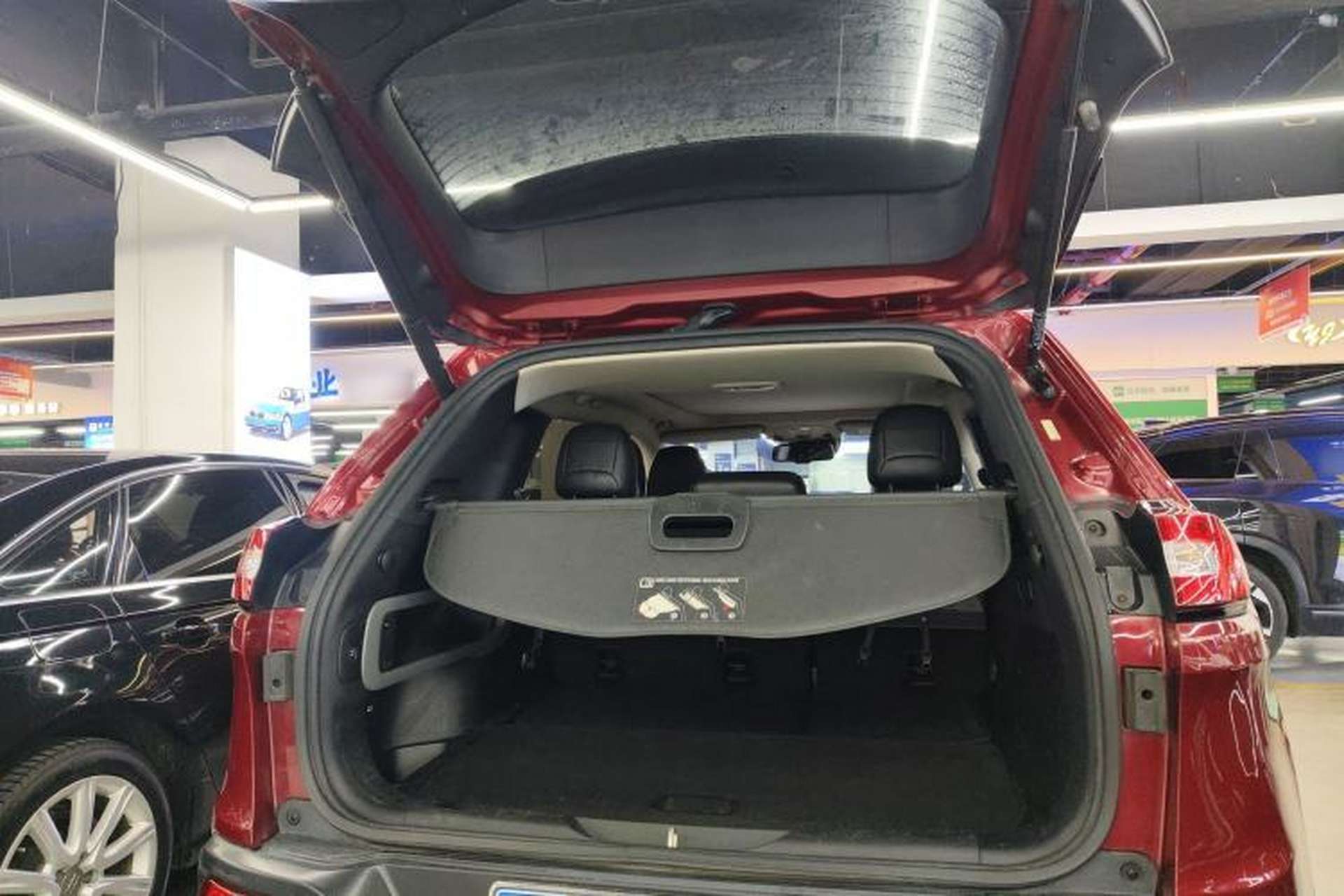 Used Jeep Cherokee 2014 2.4L Luxury Edition Trunk