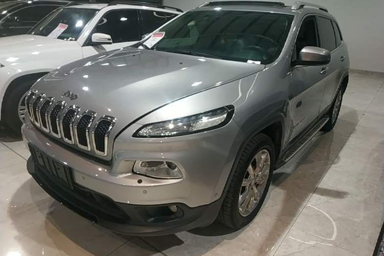Used Jeep Cherokee 2014 2.4L Luxury Edition Guazi used car, China used car export, Used car for sale, Used  cars, Cheapest cars for sale