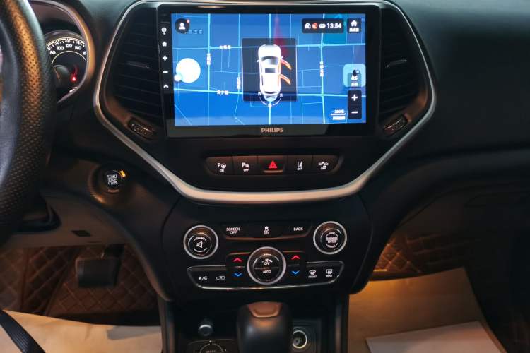 Used Jeep Cherokee 2014 2.4L Luxury Edition Audio And AC Panel