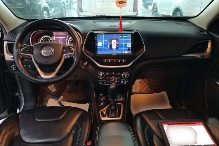 Used Jeep Cherokee 2014 2.4L Luxury Edition Center Console