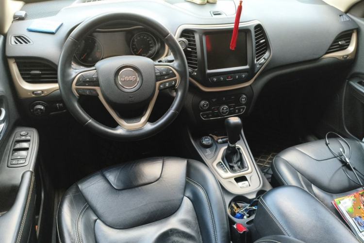 Used Jeep Cherokee 2014 2.4L Luxury Edition Center Console