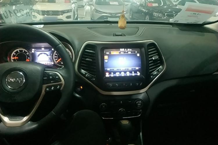 Used Jeep Cherokee 2014 2.4L Luxury Edition Center Console
