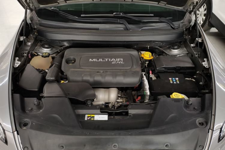 Used Jeep Cherokee 2014 2.4L Luxury Edition Engine Bay