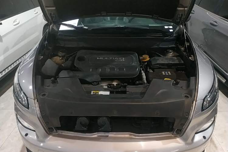 Used Jeep Cherokee 2014 2.4L Luxury Edition Engine Bay
