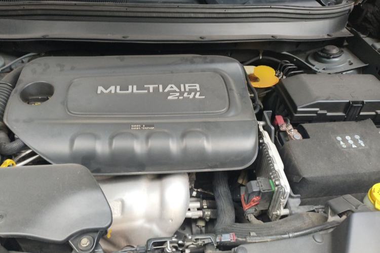 Used Jeep Cherokee 2014 2.4L High-Performance Version Engine Bay
