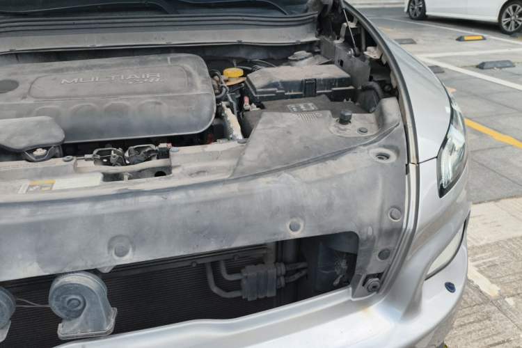 Used Jeep Cherokee 2014 2.4L Luxury Edition Engine Bay Left