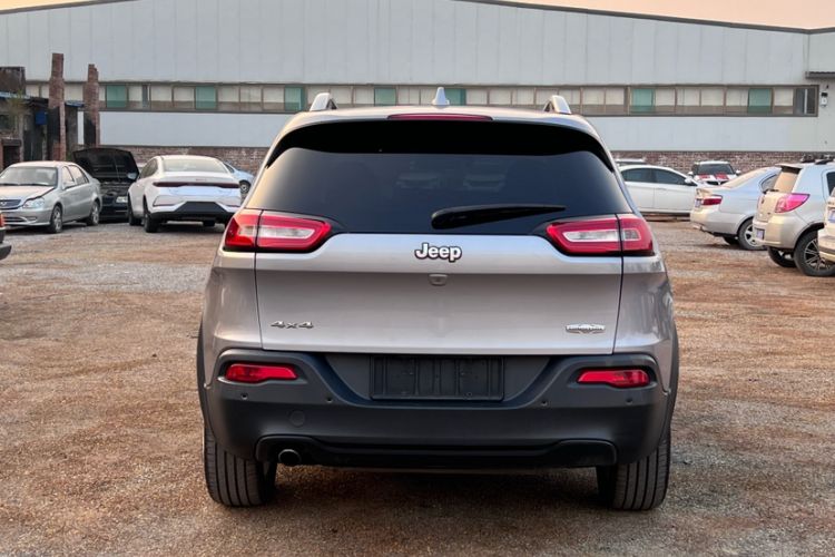 Used Jeep Cherokee 2014 2.4L Luxury Edition Exterior 5