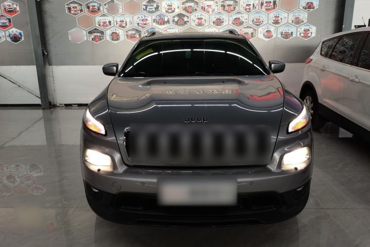 Used Jeep Cherokee 2014 2.4L Luxury Edition Front