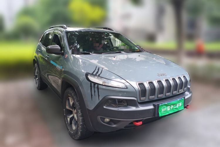 Used Jeep Cherokee 2014 2.4L High-Performance Version Front Right 45 Deg