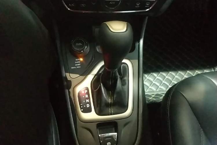 Used Jeep Cherokee 2014 2.4L Luxury Edition Gear Lever