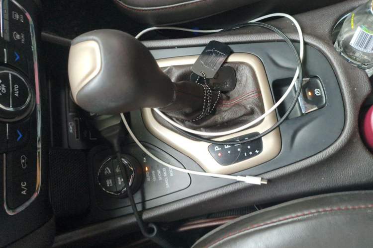 Used Jeep Cherokee 2014 2.4L High-Performance Version Gear Lever
