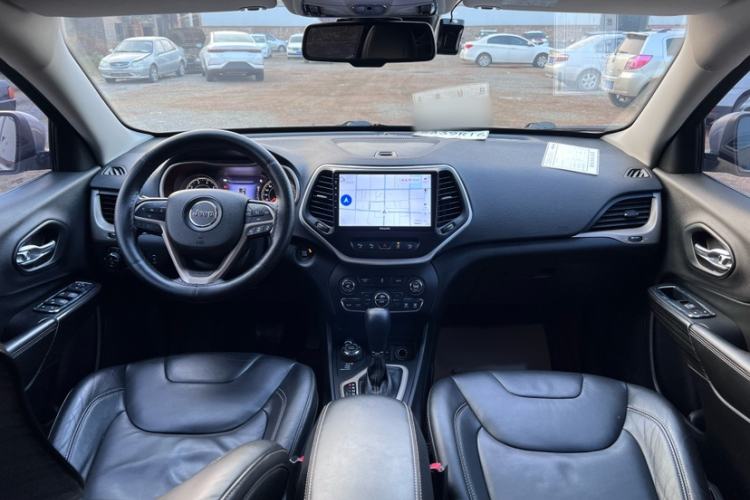 Used Jeep Cherokee 2014 2.4L Luxury Edition Interior 1