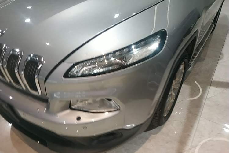 Used Jeep Cherokee 2014 2.4L Luxury Edition Left Front Headlight