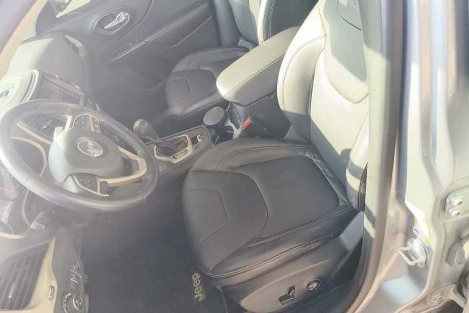 Used Jeep Cherokee 2014 2.4L Luxury Edition Left Front Seat