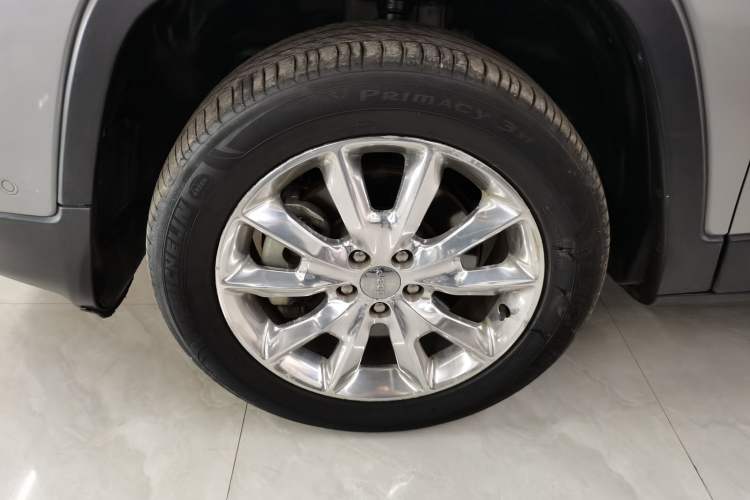Used Jeep Cherokee 2014 2.4L Luxury Edition Left Front Wheel Hub