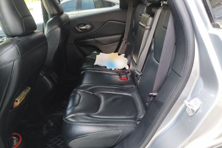 Used Jeep Cherokee 2014 2.4L Luxury Edition Left Rear Seat